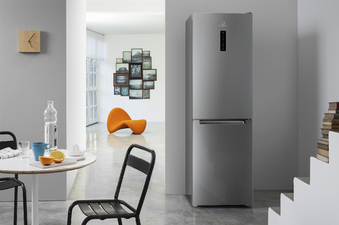 Рейтинг холодильников Indesit по оценкам экспертов COMFY - холодильник Indesit серого цвета